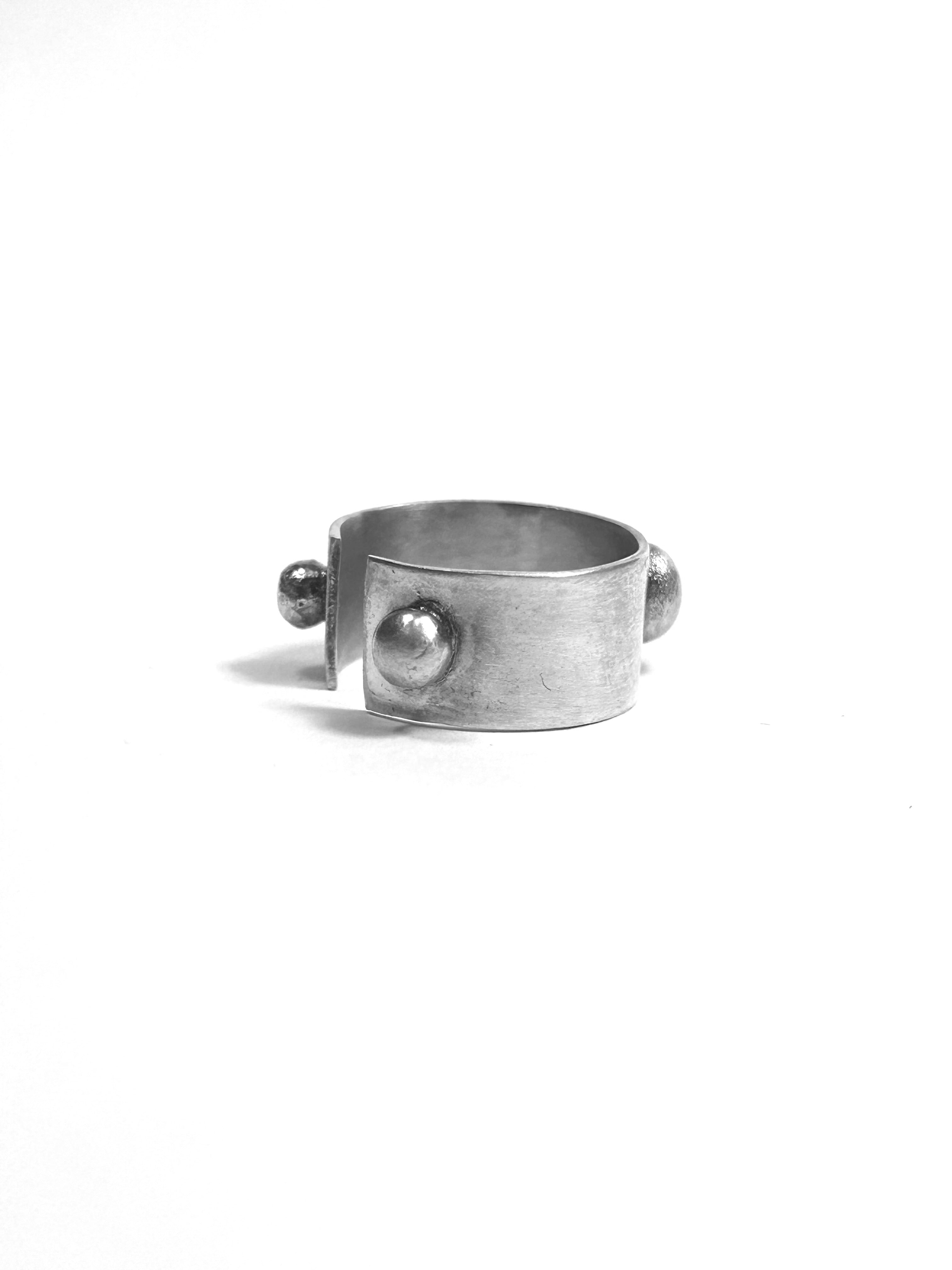 Trinity dot ring