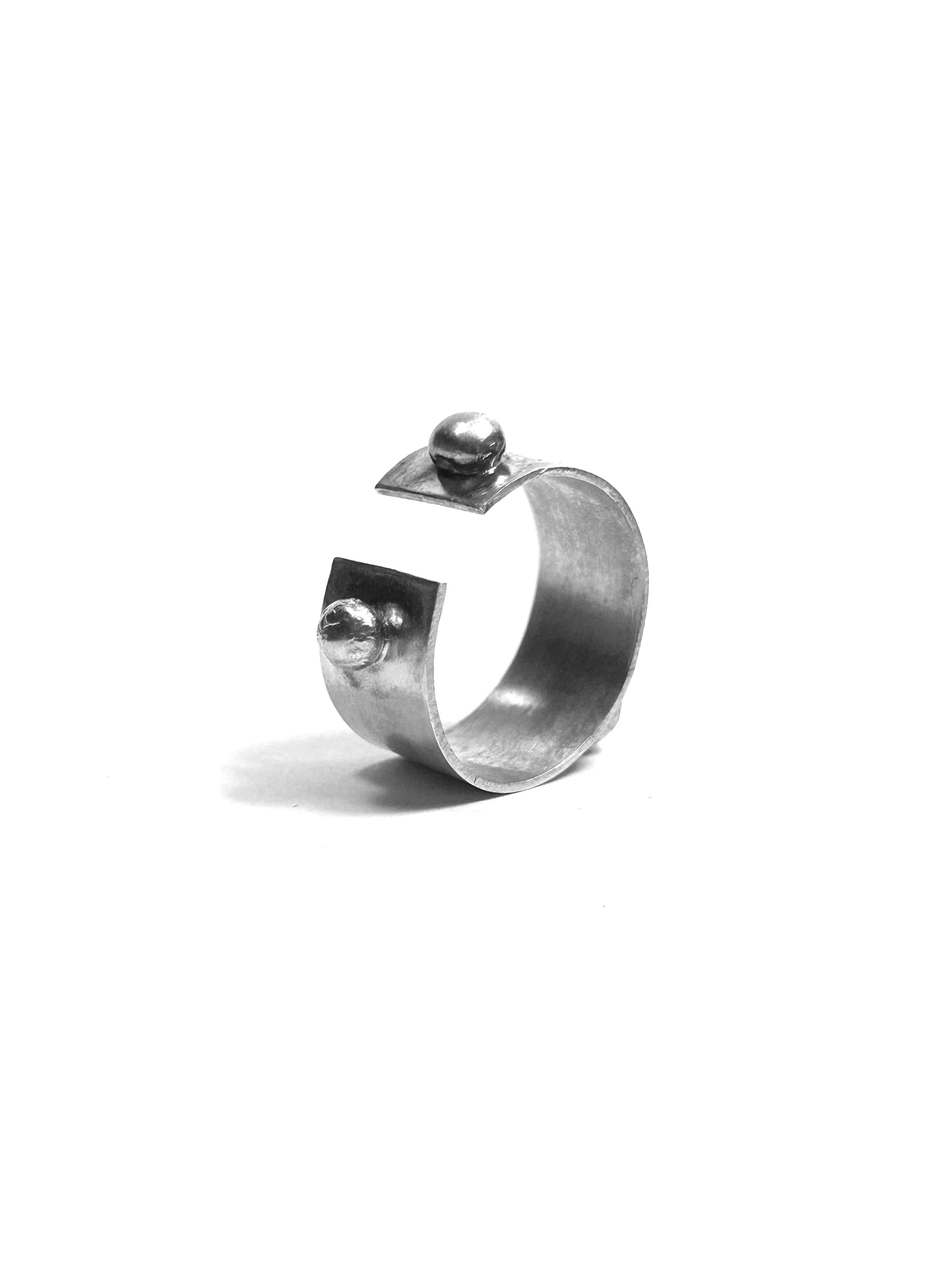 Trinity dot ring
