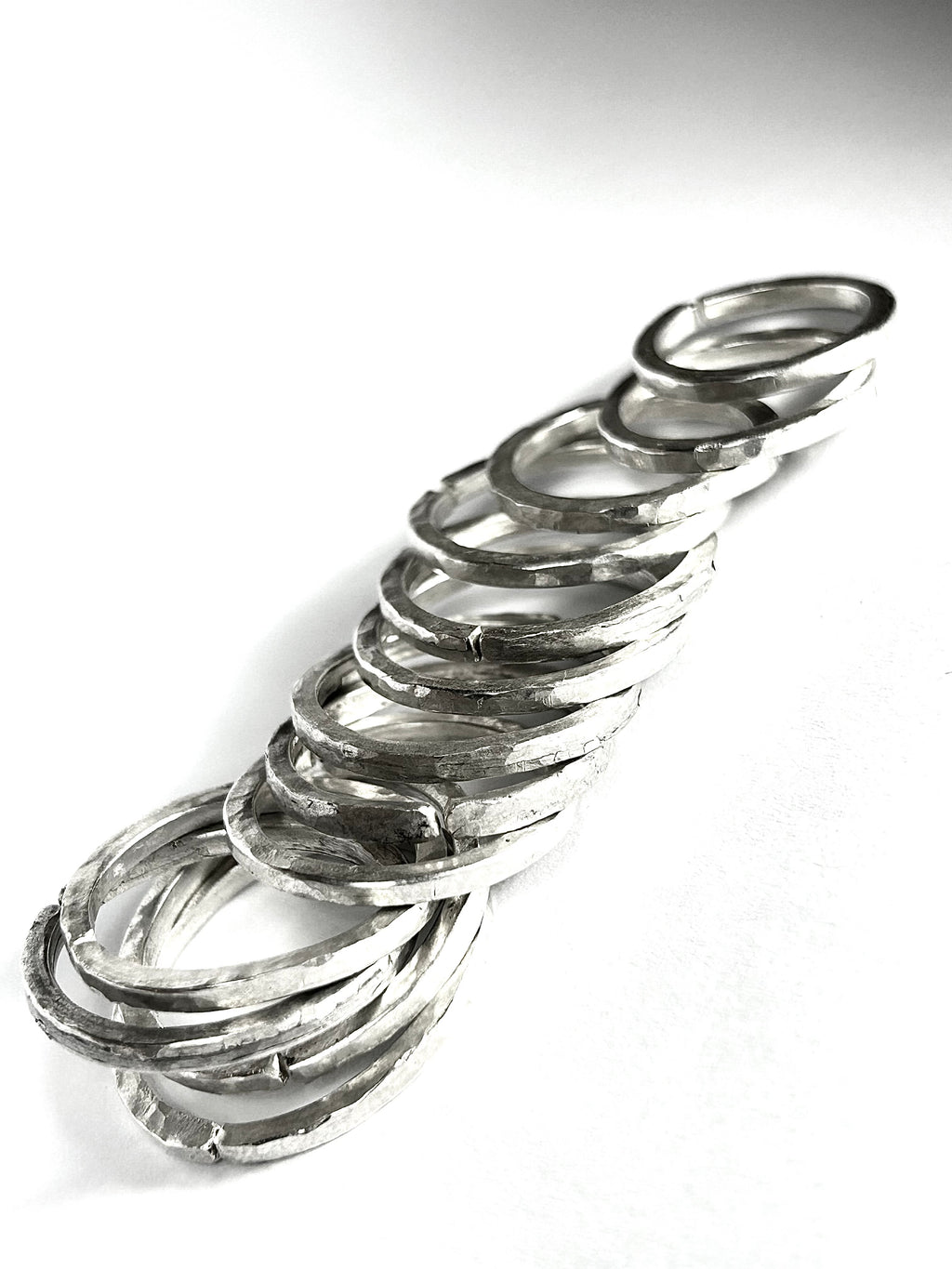 Sfyrílatos Bague martelée